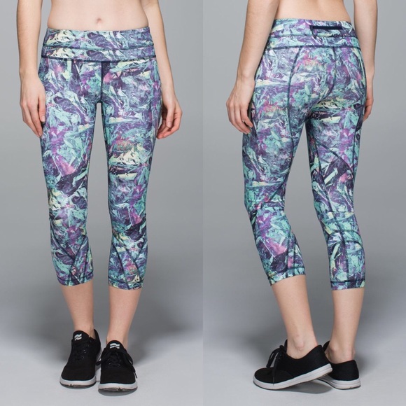 lululemon Iridescent Luxtreme Inspire Crop Size 6 - Picture 7 of 7